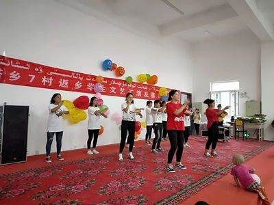 為夢想護航 青春放光彩——疏附縣塔什米里克鄉(xiāng)格勒迪爾郎（7）村舉辦返鄉(xiāng)學(xué)生文藝匯演